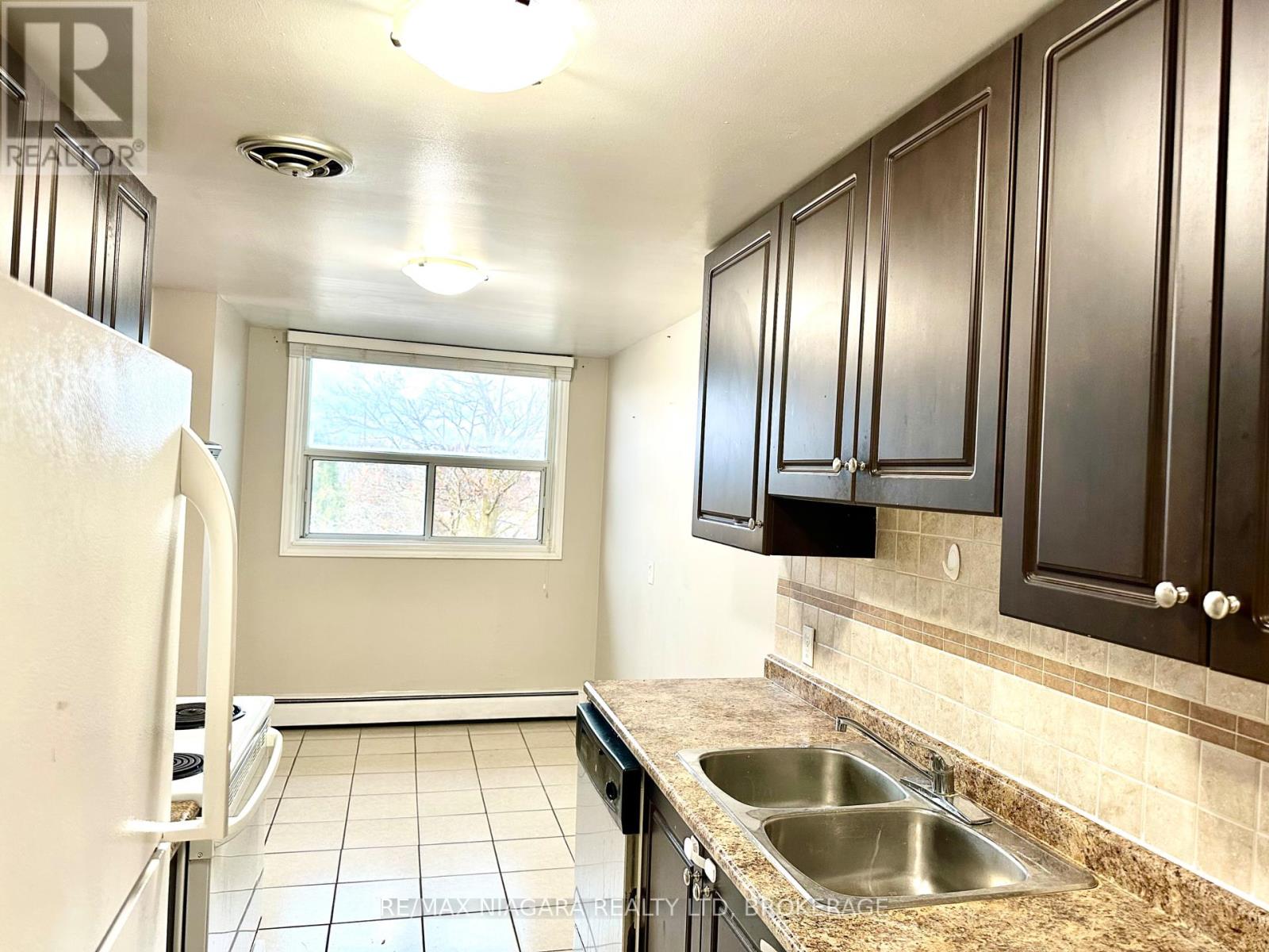 308 - 7 Riverview Boulevard, St. Catharines (Glendale/glenridge), Ontario  L2T 3L5 - Photo 12 - X12434741