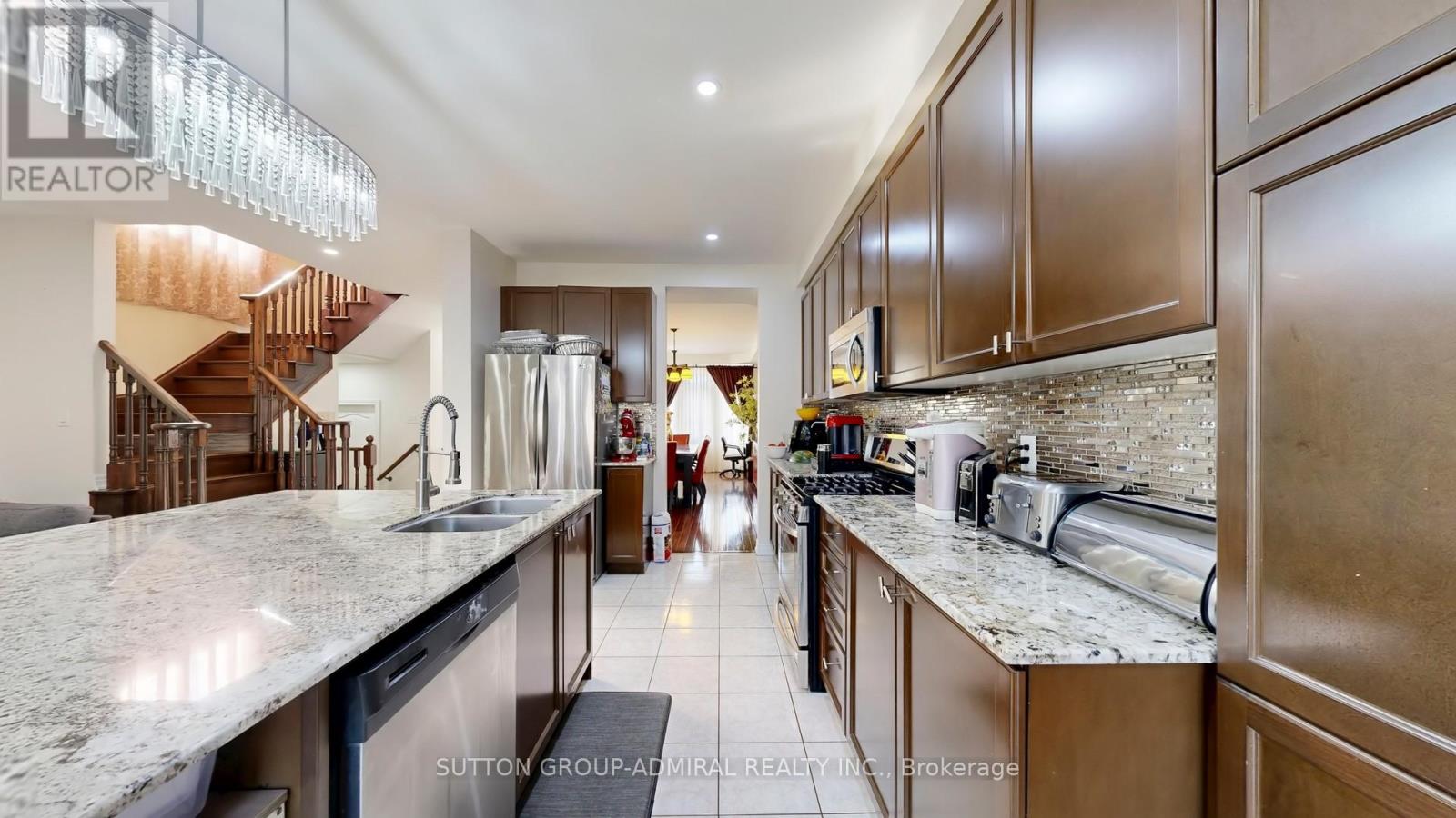 27 Givon Street, Vaughan, Ontario  L6A 0W2 - Photo 11 - N12434551