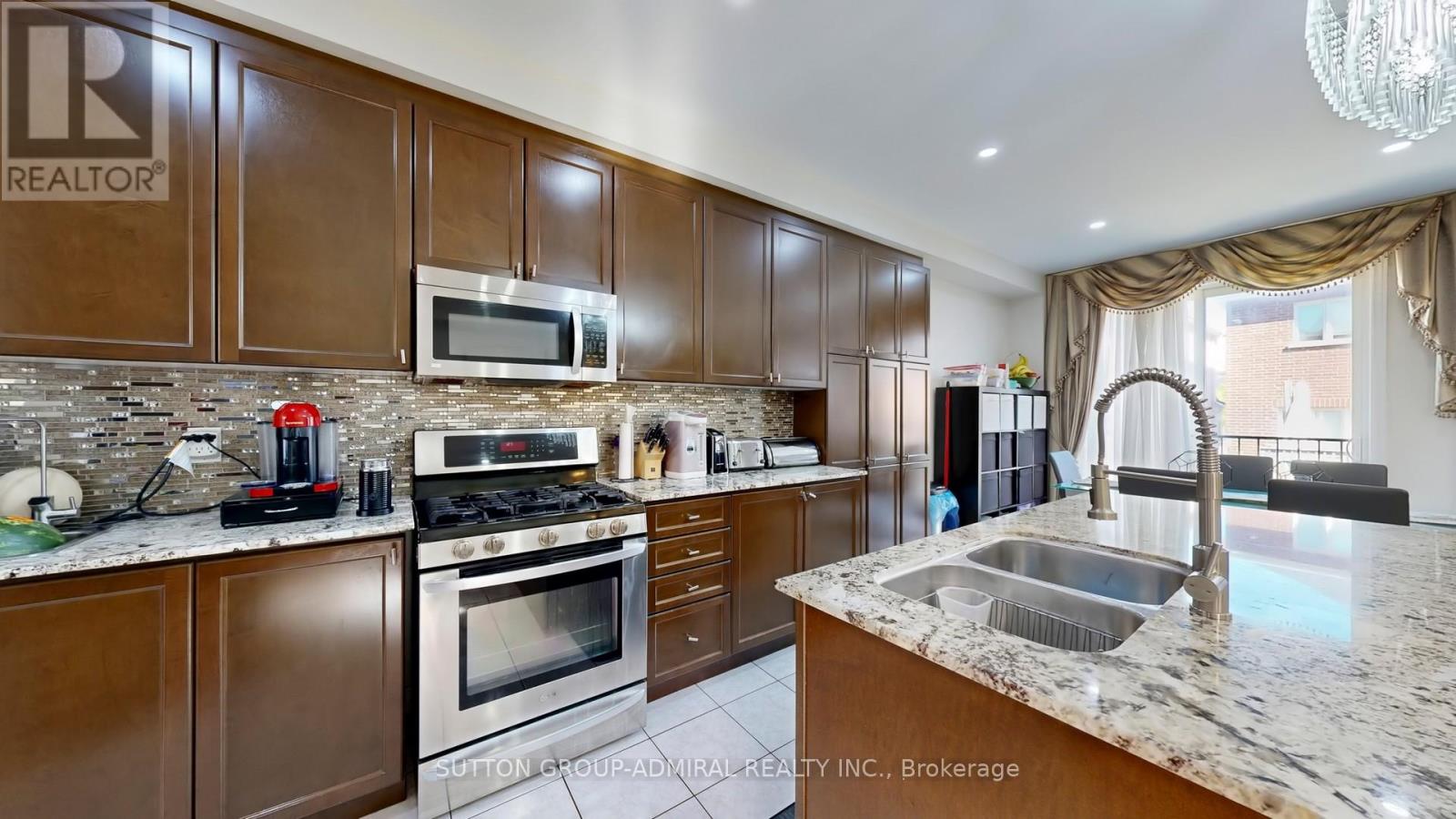 27 Givon Street, Vaughan, Ontario  L6A 0W2 - Photo 9 - N12434551