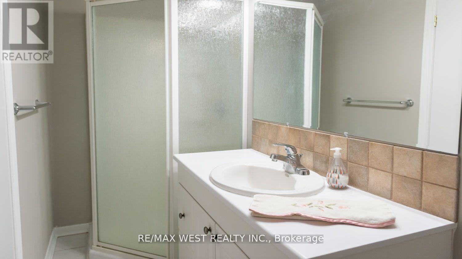 25 Norman Avenue, King, Ontario  L0G 1N0 - Photo 10 - N12434611
