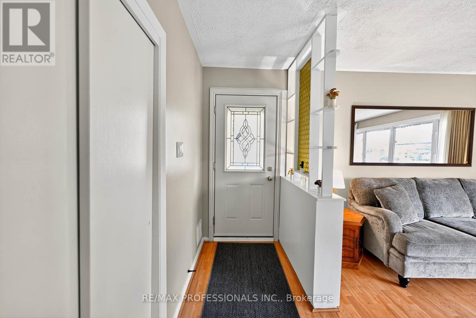 7638 Redstone Road, Mississauga, Ontario  L4T 2B9 - Photo 5 - W12434543