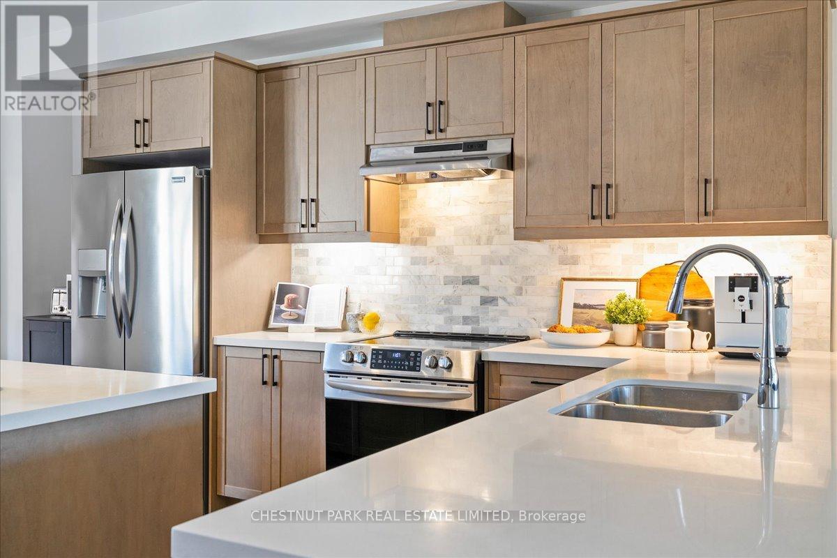 4005 Sixth Line, Oakville, Ontario  L6H 7C7 - Photo 10 - W12434549