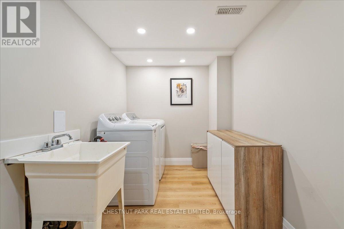 4005 Sixth Line, Oakville, Ontario  L6H 7C7 - Photo 33 - W12434549