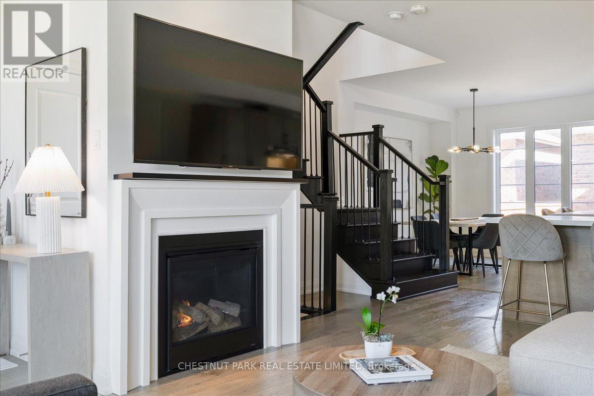 4005 Sixth Line, Oakville, Ontario  L6H 7C7 - Photo 7 - W12434549