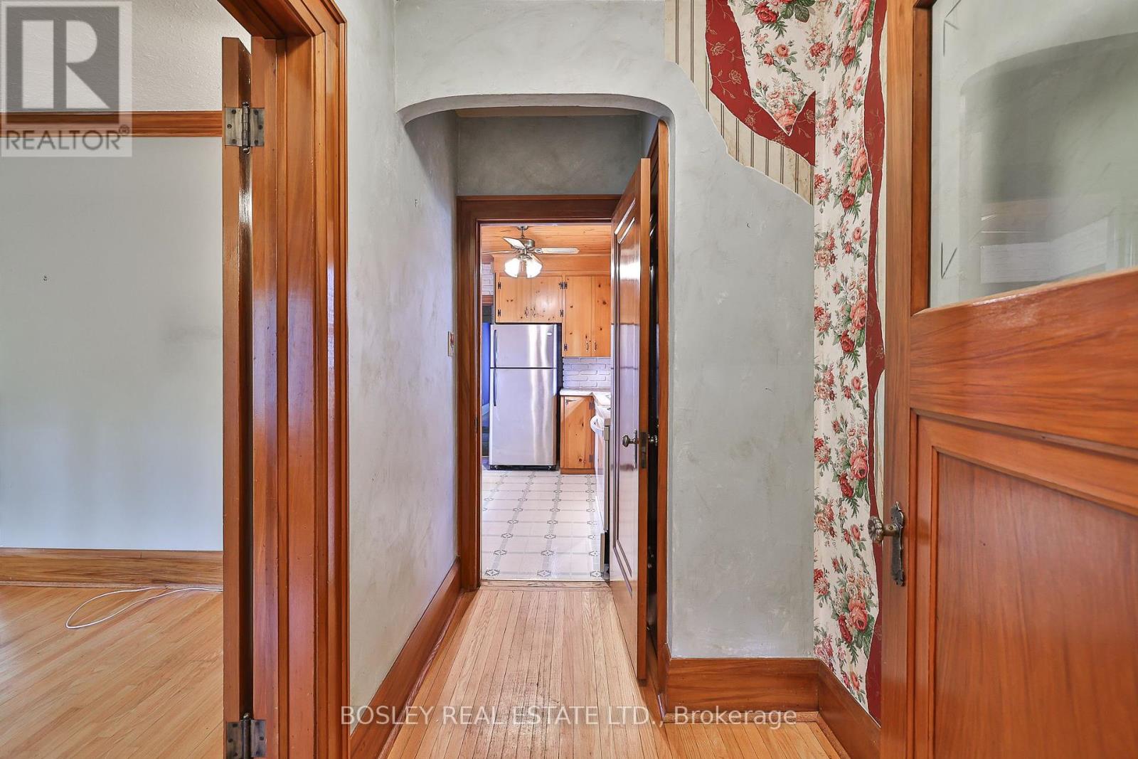 26 Holloway Road, Toronto (Islington-City Centre West), Ontario  M9A 1G1 - Photo 3 - W12434591