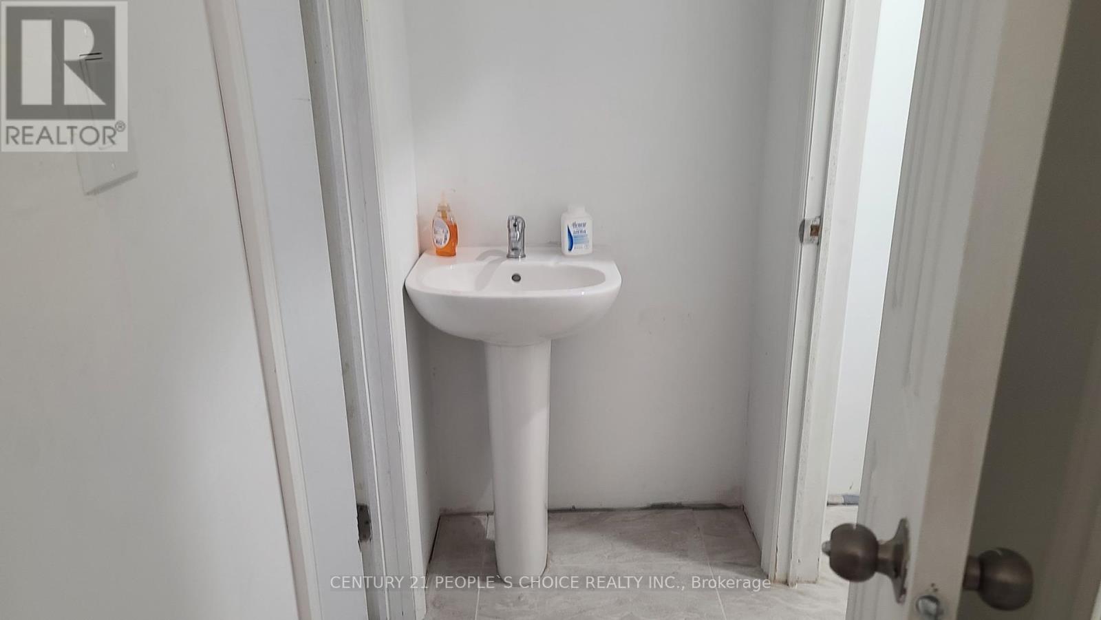 5 - 2400 Finch Avenue W, Toronto, Ontario  M9M 2C8 - Photo 4 - W12434595