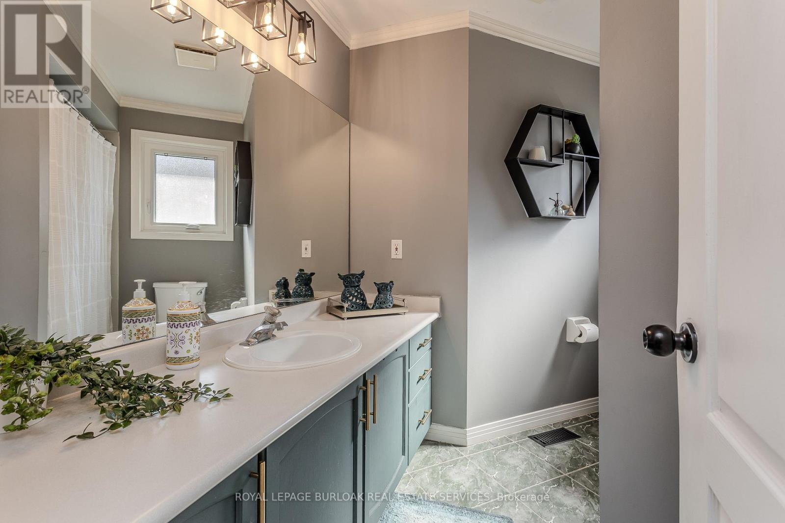 96 Laurendale Avenue, Hamilton, Ontario  L0R 2H3 - Photo 36 - X12434555