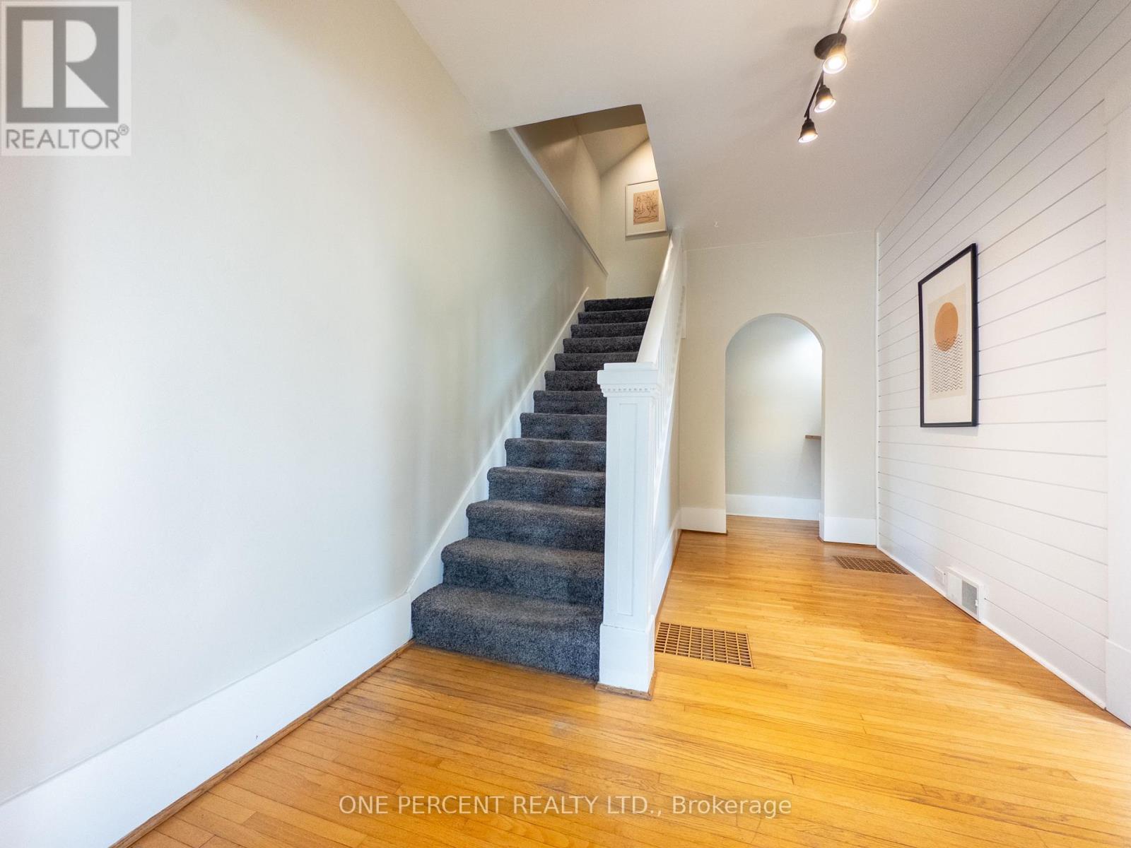 53 Highland Avenue, Belleville, Ontario  K8P 3R2 - Photo 6 - X12434564