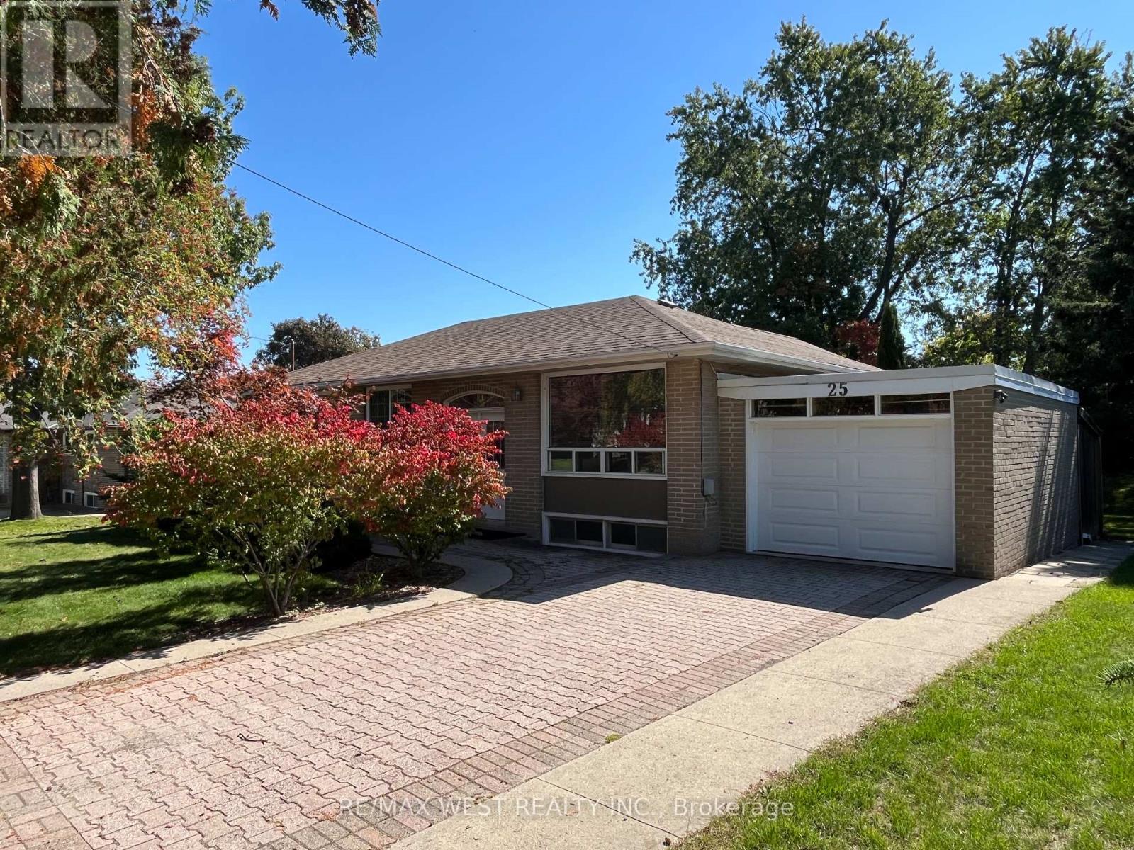 25 Norman Avenue, King, Ontario  L0G 1N0 - Photo 2 - N12434611