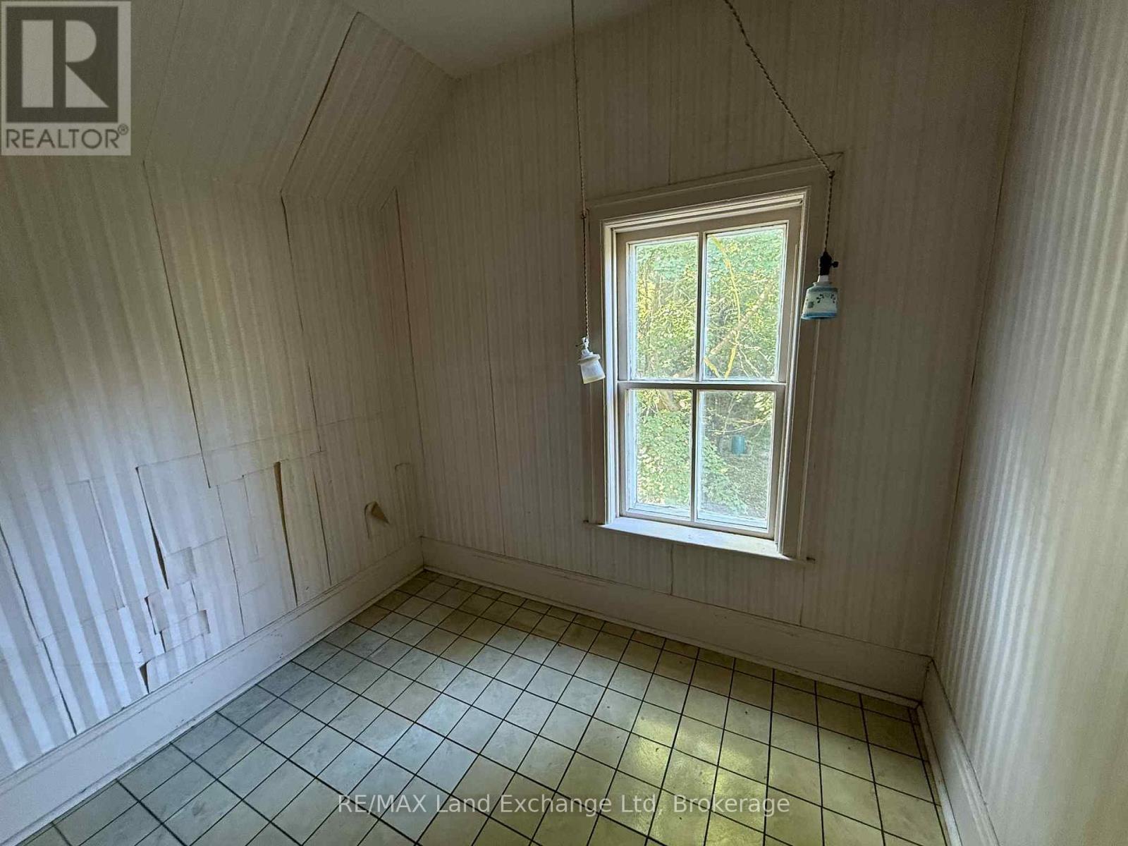 66 Diagonal Road, North Huron, Ontario  N0G 2W0 - Photo 14 - X12431710