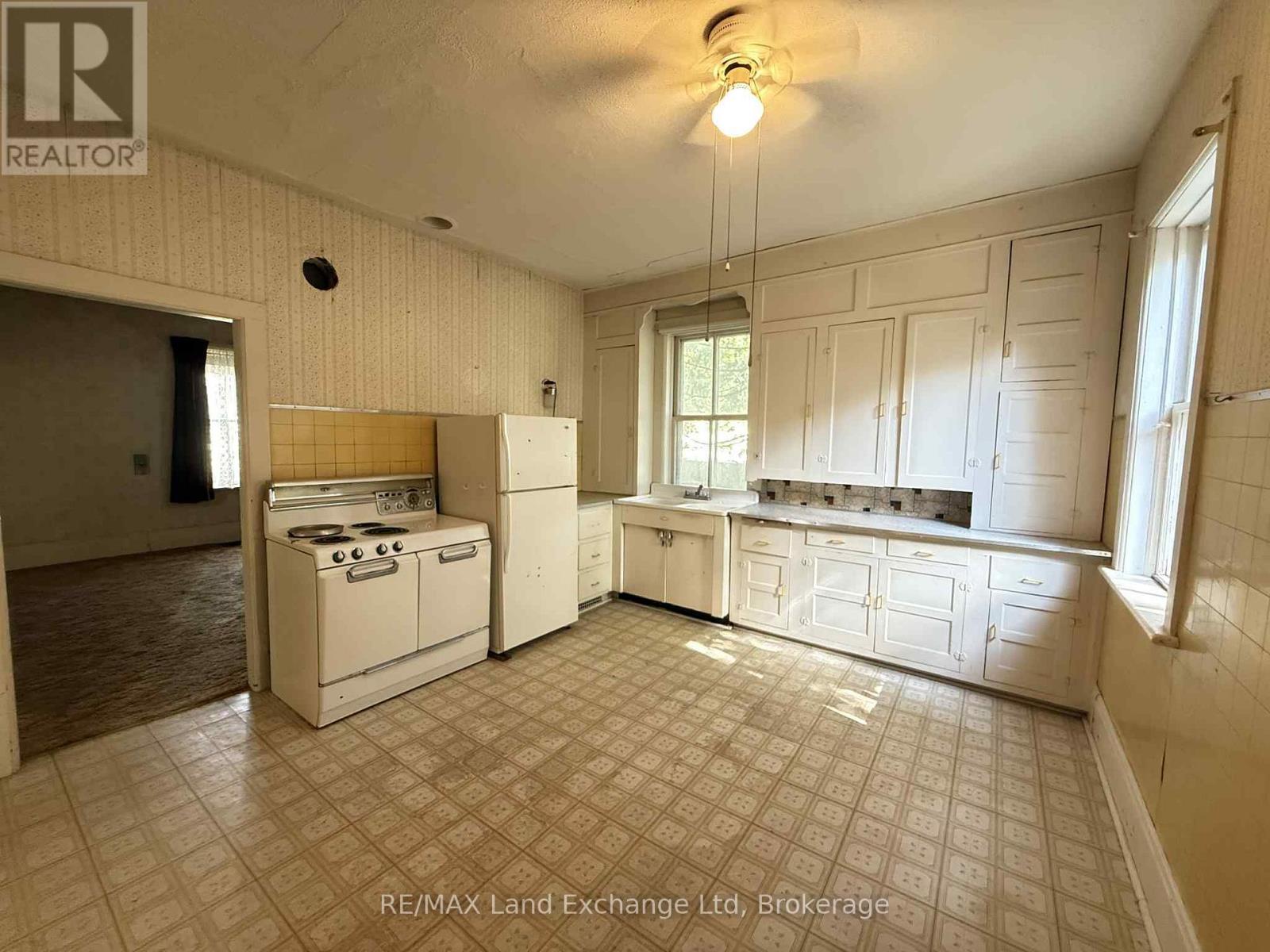 66 Diagonal Road, North Huron, Ontario  N0G 2W0 - Photo 8 - X12431710
