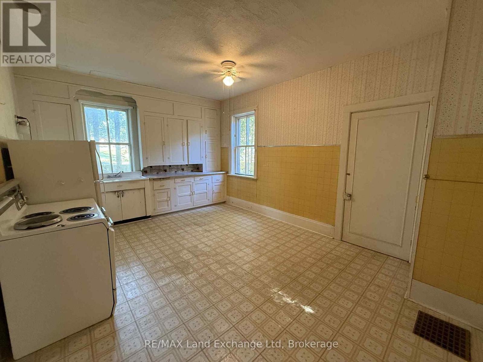 66 Diagonal Road, North Huron, Ontario  N0G 2W0 - Photo 7 - X12431710