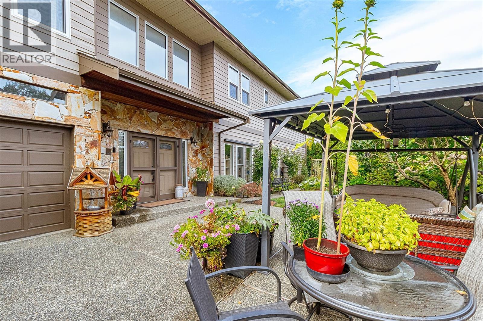 4050 Santa Maria Ave, Saanich, British Columbia  V8Z 5H4 - Photo 2 - 1015268