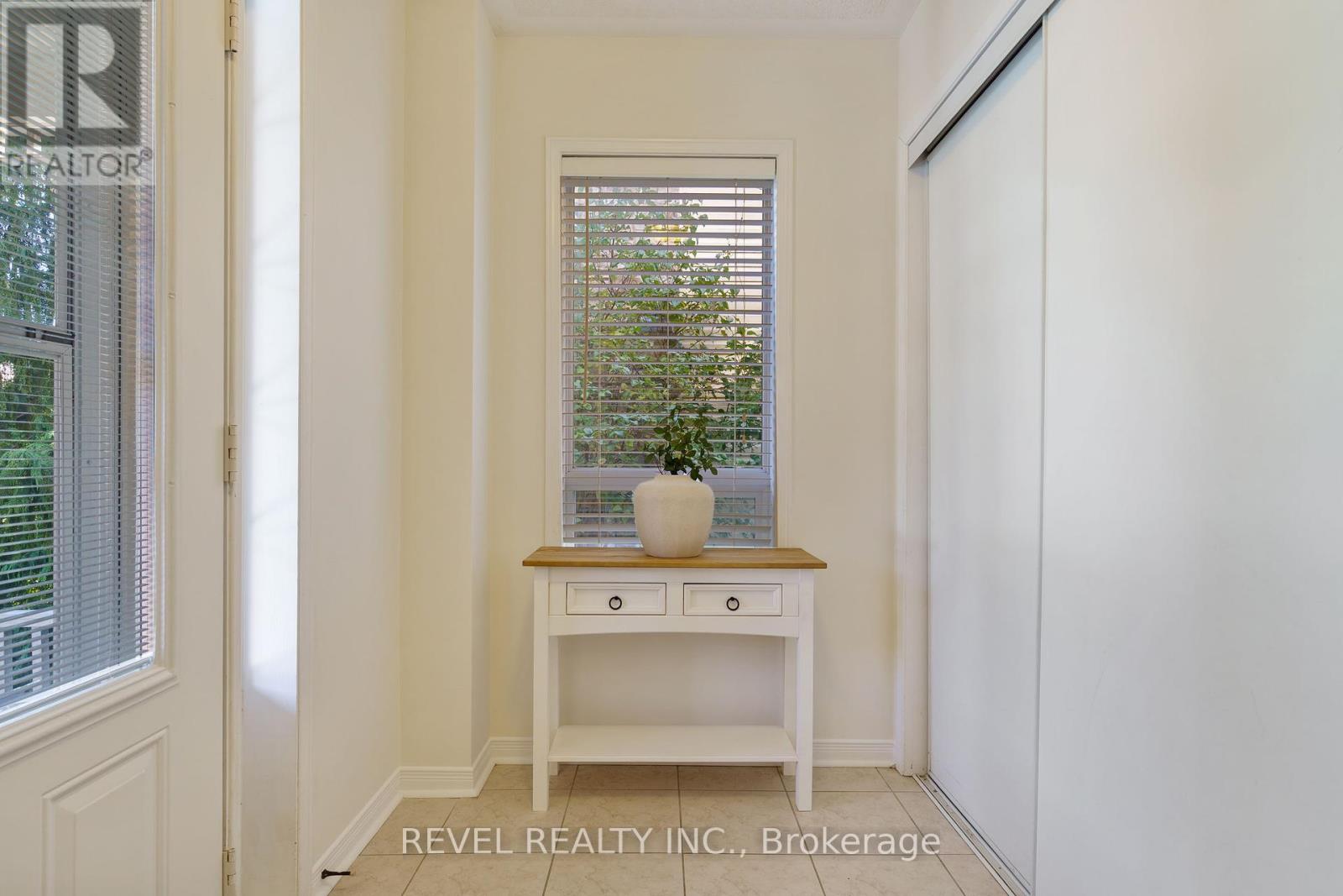 14 Fox Run, Hamilton, Ontario  L0R 2H8 - Photo 3 - X12433372