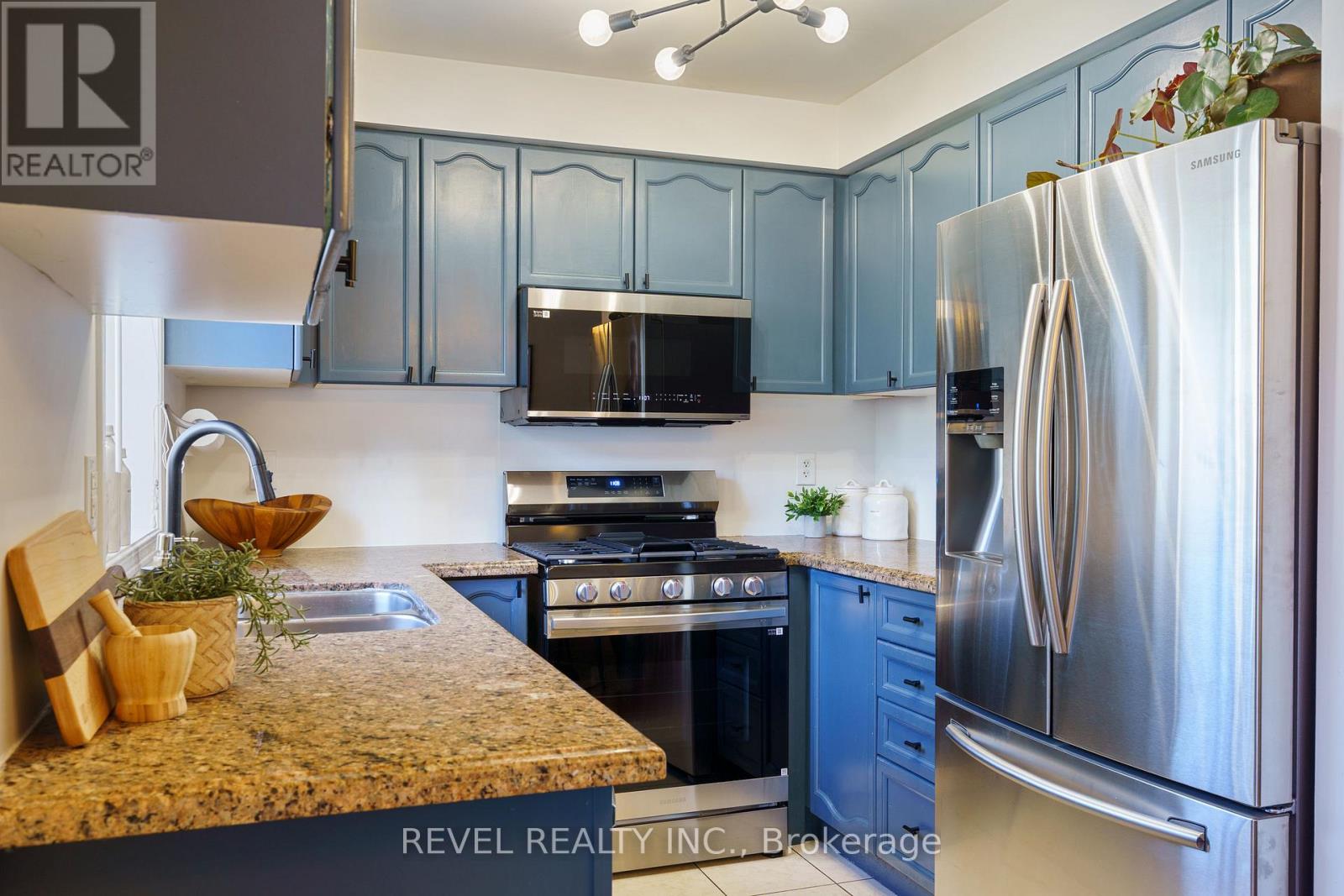 14 Fox Run, Hamilton, Ontario  L0R 2H8 - Photo 10 - X12433372