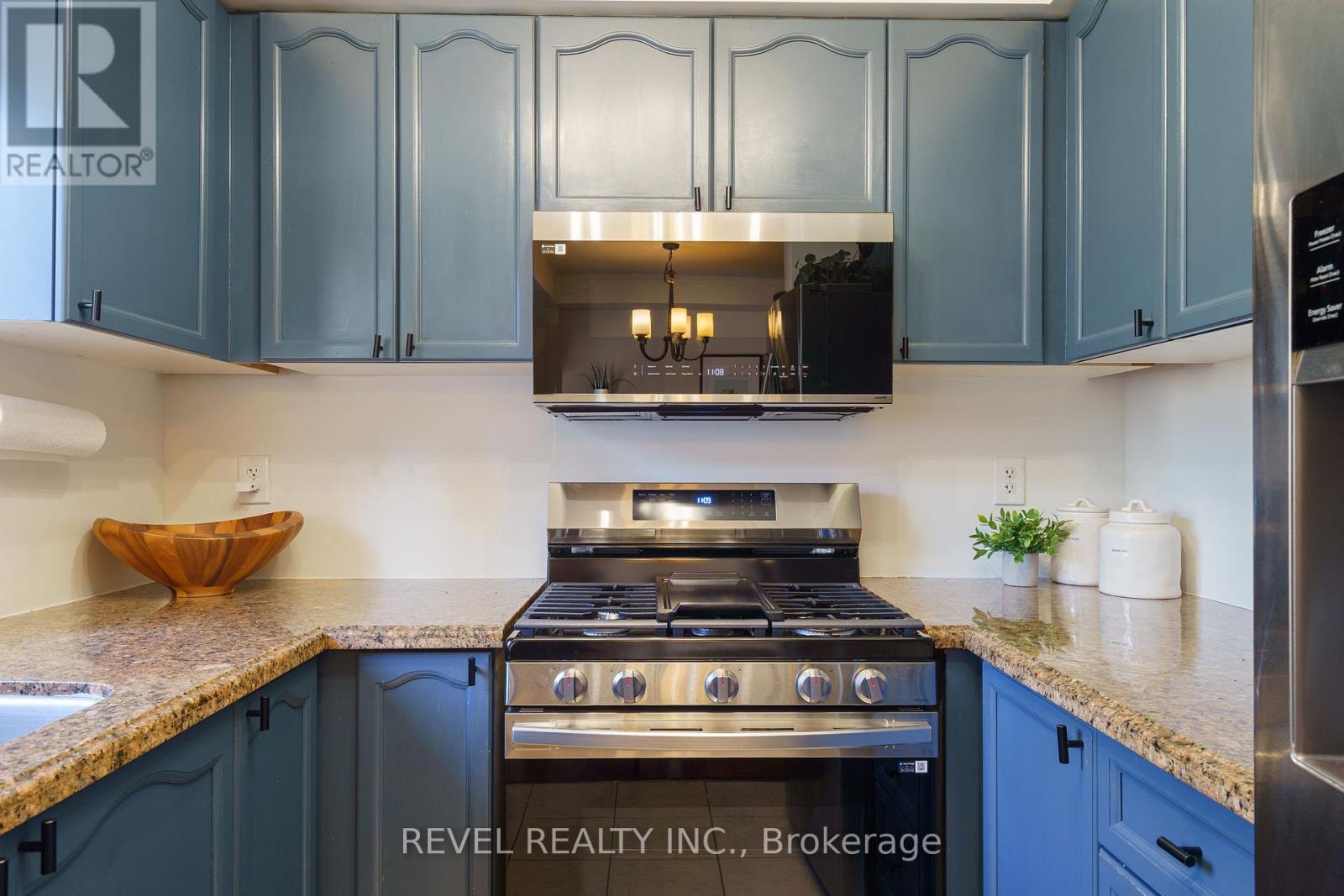14 Fox Run, Hamilton, Ontario  L0R 2H8 - Photo 11 - X12433372