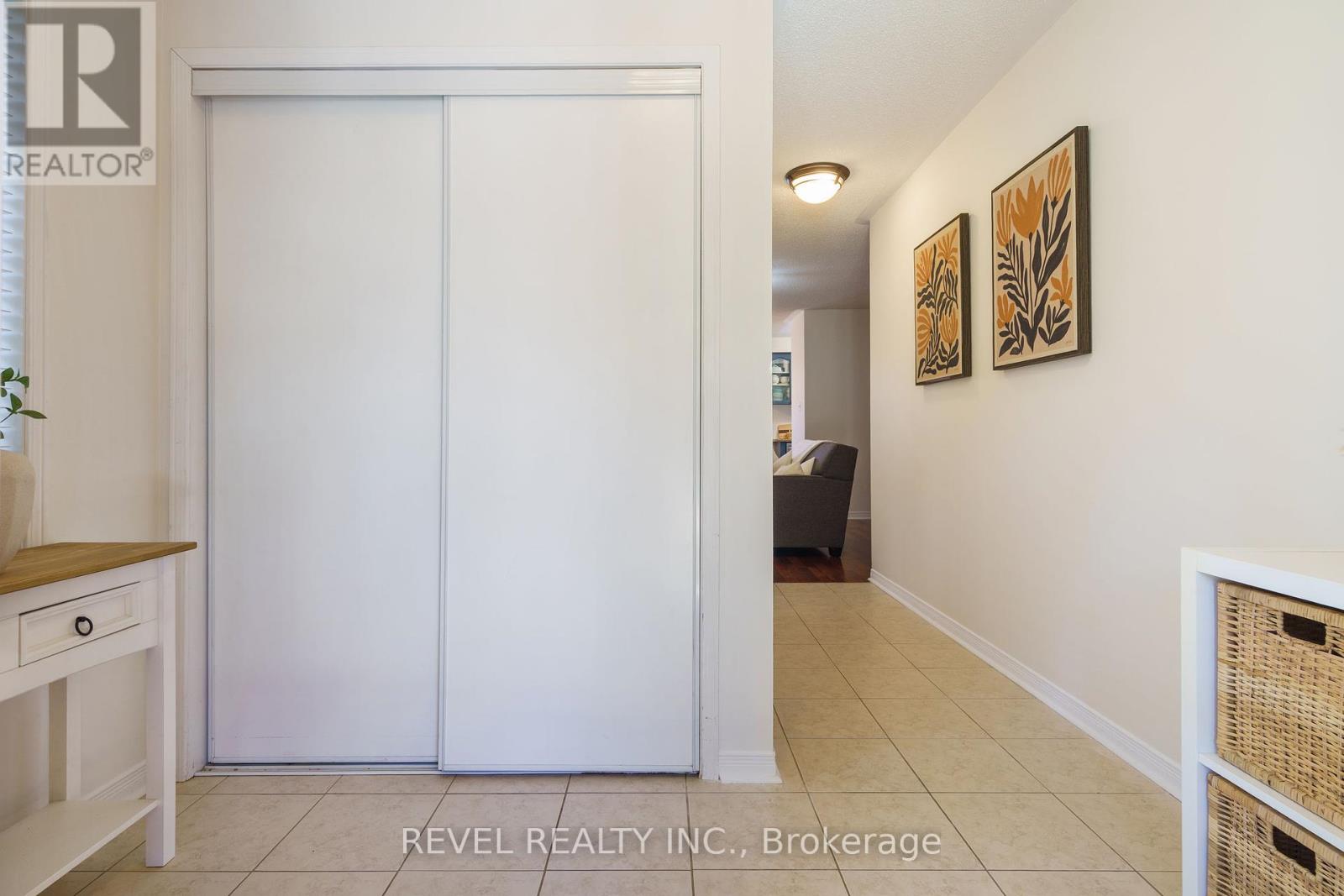 14 Fox Run, Hamilton, Ontario  L0R 2H8 - Photo 2 - X12433372