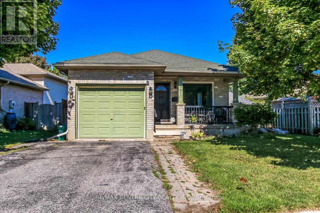 557 Wellington Street, St. Thomas, Ontario  N5R 6G2 - Photo 1 - X12434769