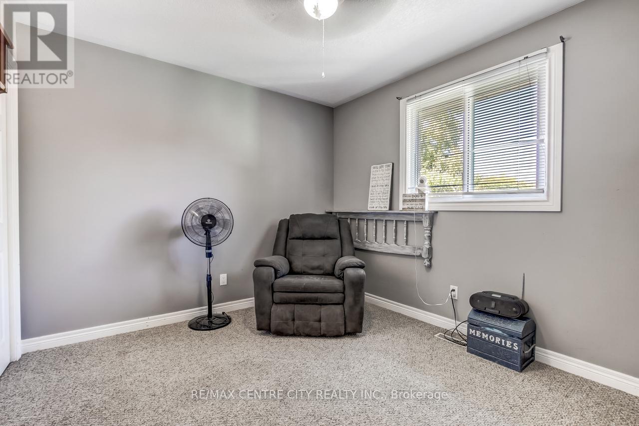 557 Wellington Street, St. Thomas, Ontario  N5R 6G2 - Photo 13 - X12434769