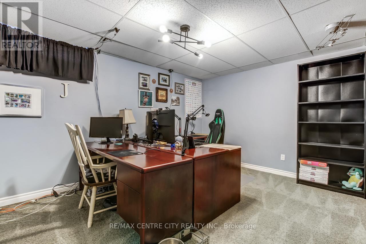 557 Wellington Street, St. Thomas, Ontario  N5R 6G2 - Photo 16 - X12434769
