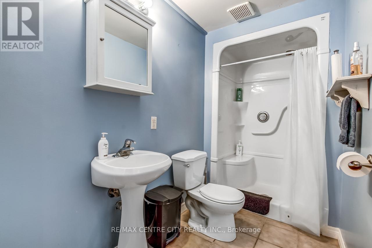 557 Wellington Street, St. Thomas, Ontario  N5R 6G2 - Photo 17 - X12434769