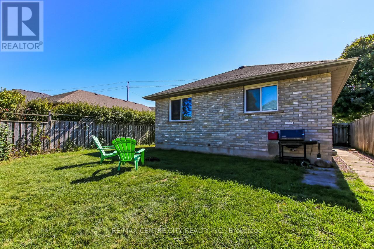 557 Wellington Street, St. Thomas, Ontario  N5R 6G2 - Photo 21 - X12434769