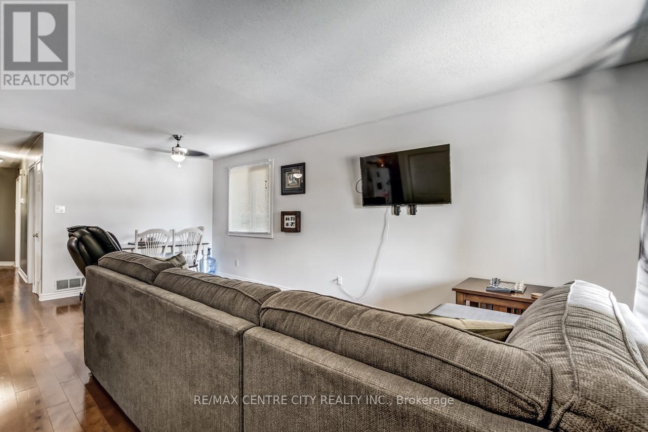 557 Wellington Street, St. Thomas, Ontario  N5R 6G2 - Photo 4 - X12434769