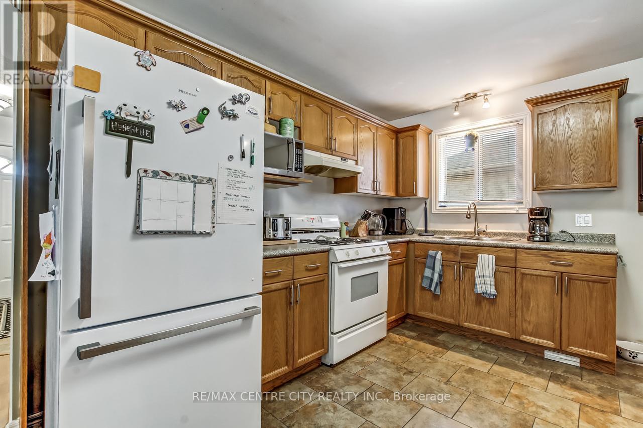 557 Wellington Street, St. Thomas, Ontario  N5R 6G2 - Photo 7 - X12434769