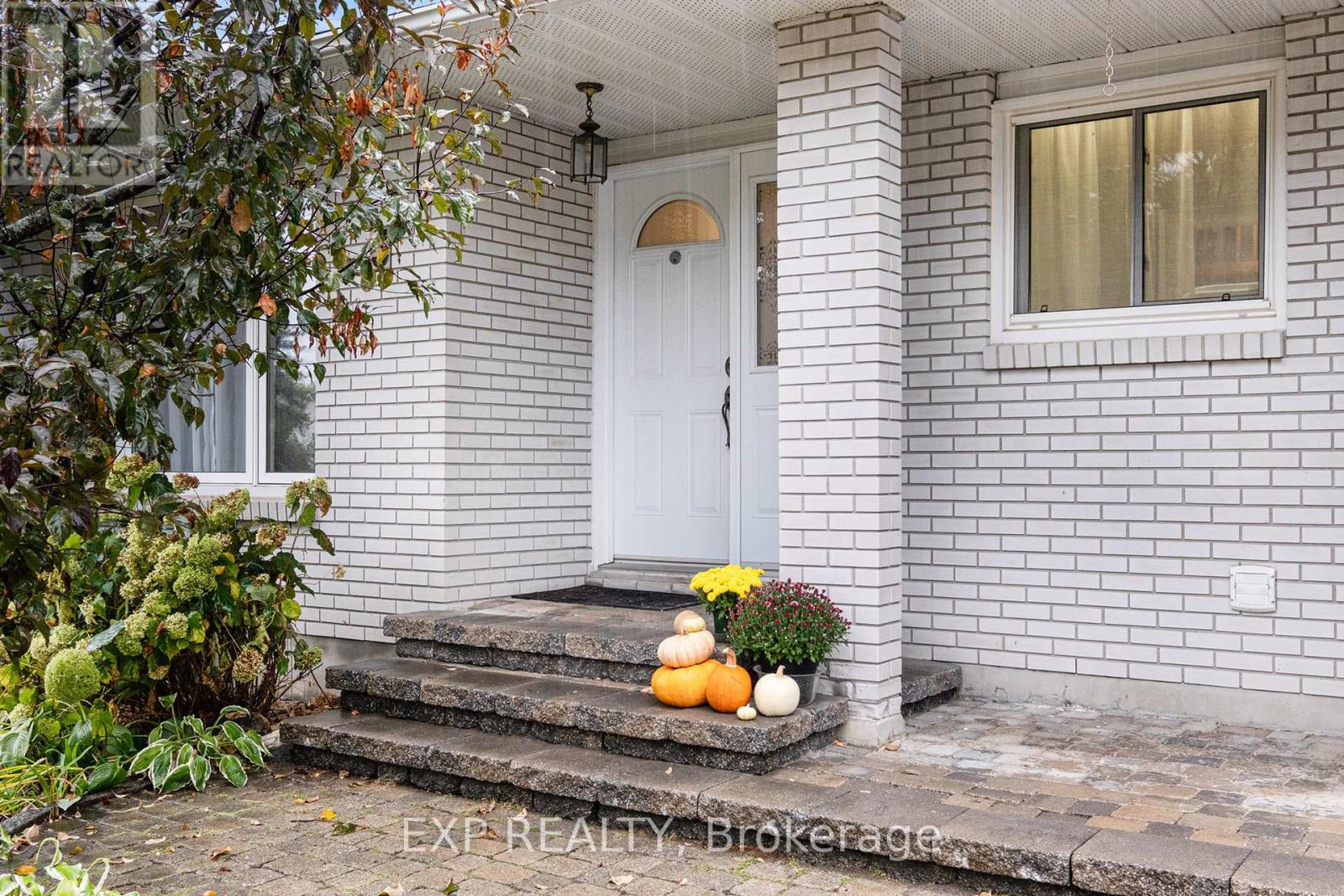 5 Johanna Street, Mississippi Mills, Ontario  K0A 1A0 - Photo 2 - X12422178
