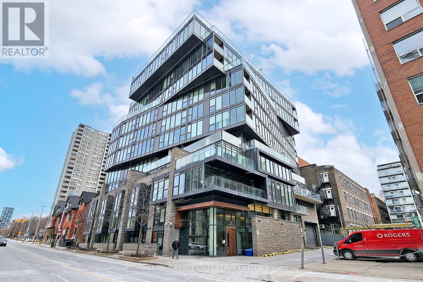 803 - 15 BEVERLEY STREET, Toronto, Ontario