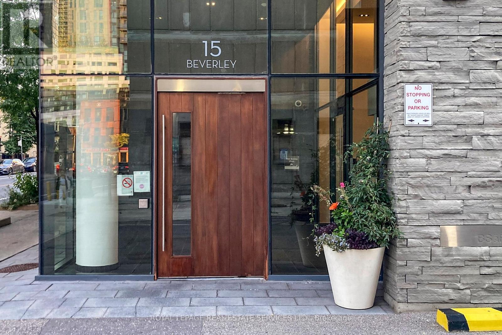 803 - 15 Beverley Street, Toronto, Ontario  M5T 1X8 - Photo 2 - C12434651