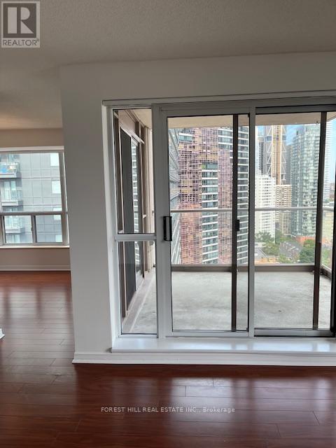 2506 - 925 Bay Street, Toronto, Ontario  M5S 3L4 - Photo 11 - C12434716