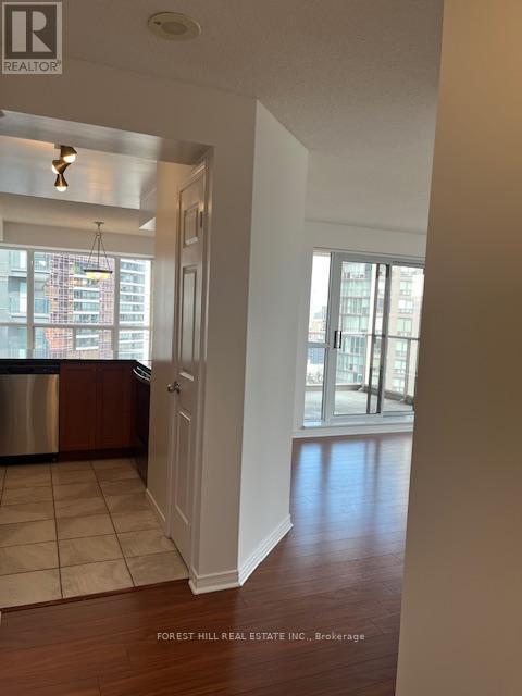 2506 - 925 Bay Street, Toronto, Ontario  M5S 3L4 - Photo 4 - C12434716