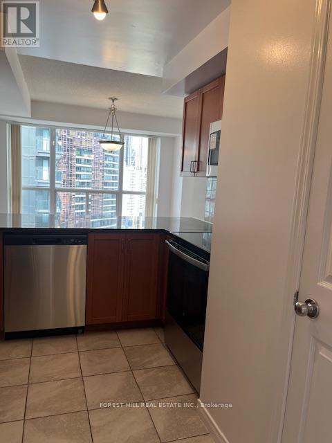 2506 - 925 Bay Street, Toronto, Ontario  M5S 3L4 - Photo 6 - C12434716