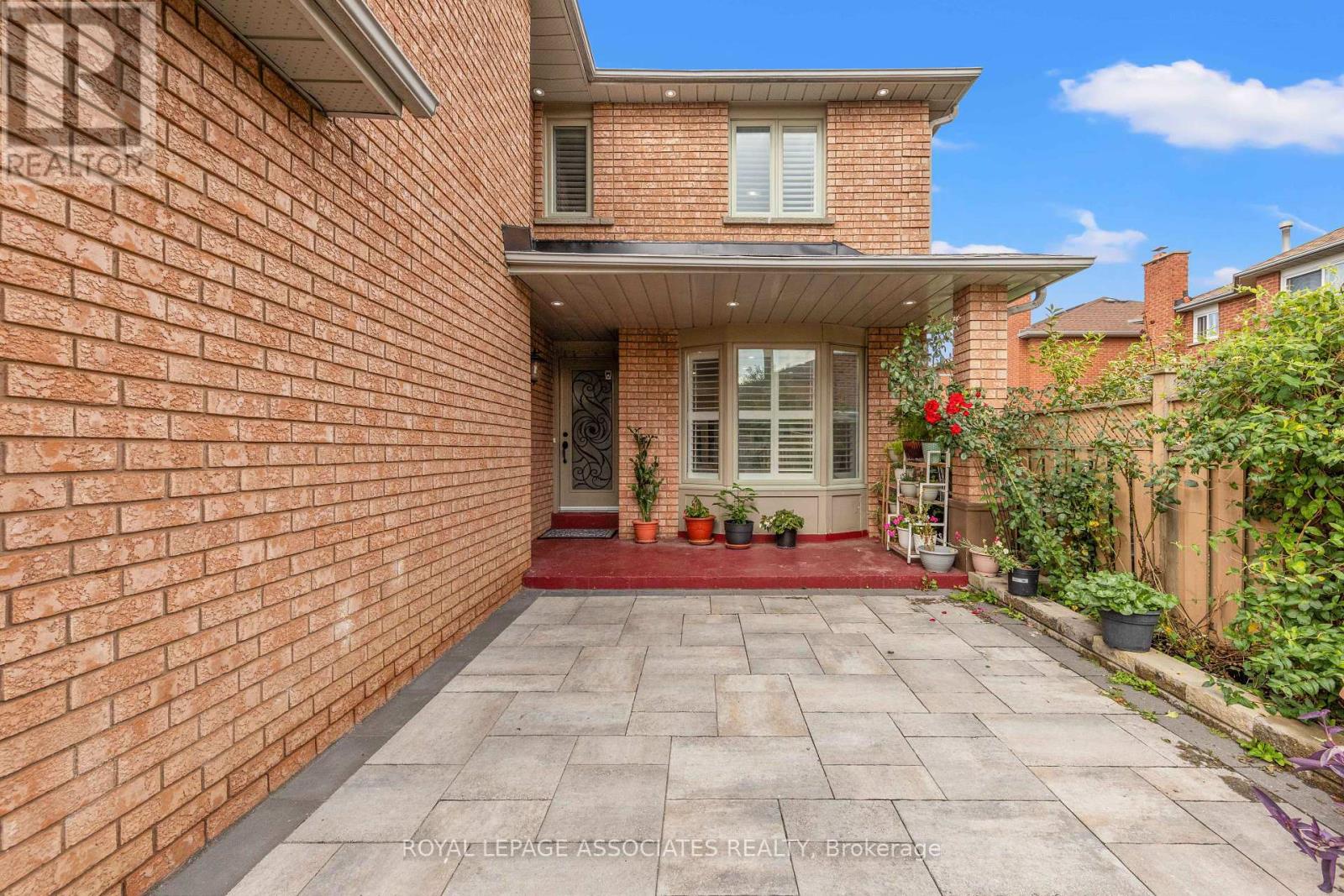 47 Whiteway Court, Toronto, Ontario  M1B 5L9 - Photo 4 - E12434706