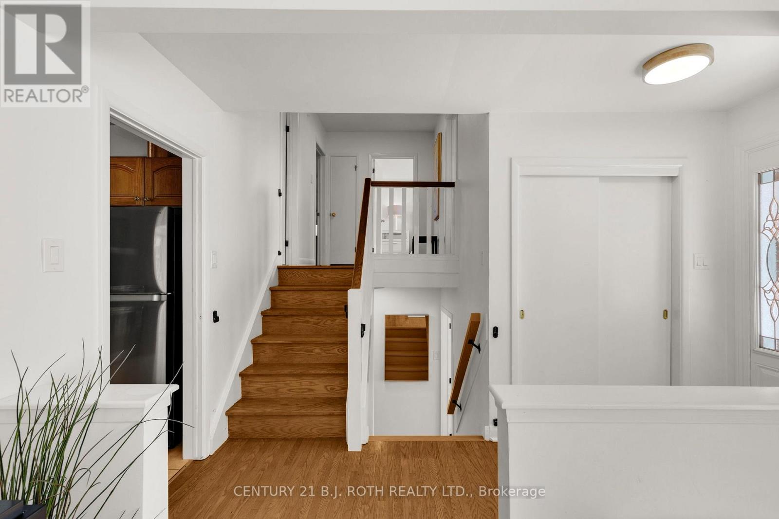 410 Codrington Street, Barrie, Ontario  L4M 1T3 - Photo 5 - S12434621