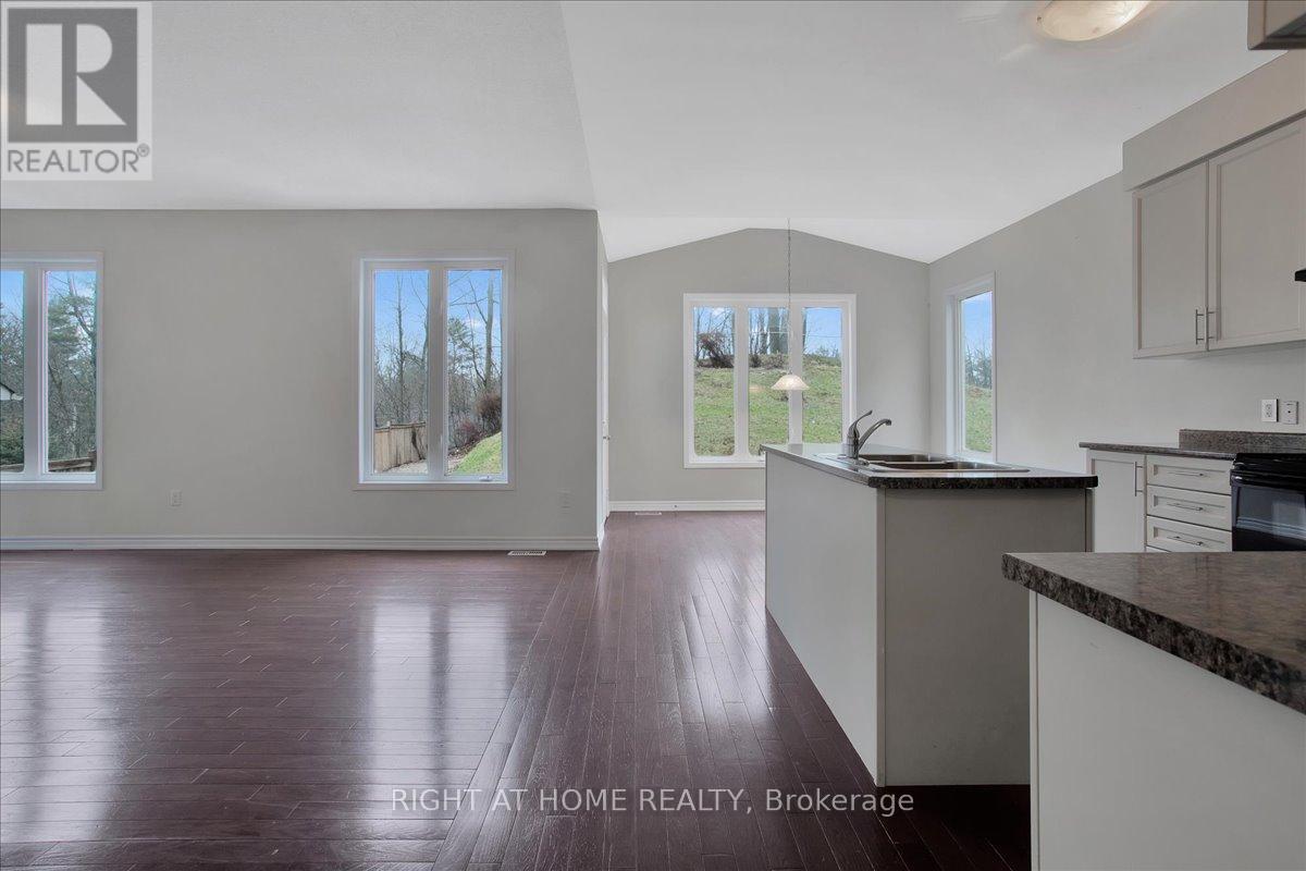 72 Christy Drive, Wasaga Beach, Ontario  L9Z 0E5 - Photo 10 - S12434700