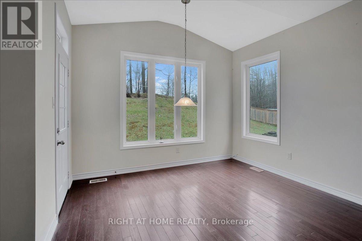 72 Christy Drive, Wasaga Beach, Ontario  L9Z 0E5 - Photo 12 - S12434700