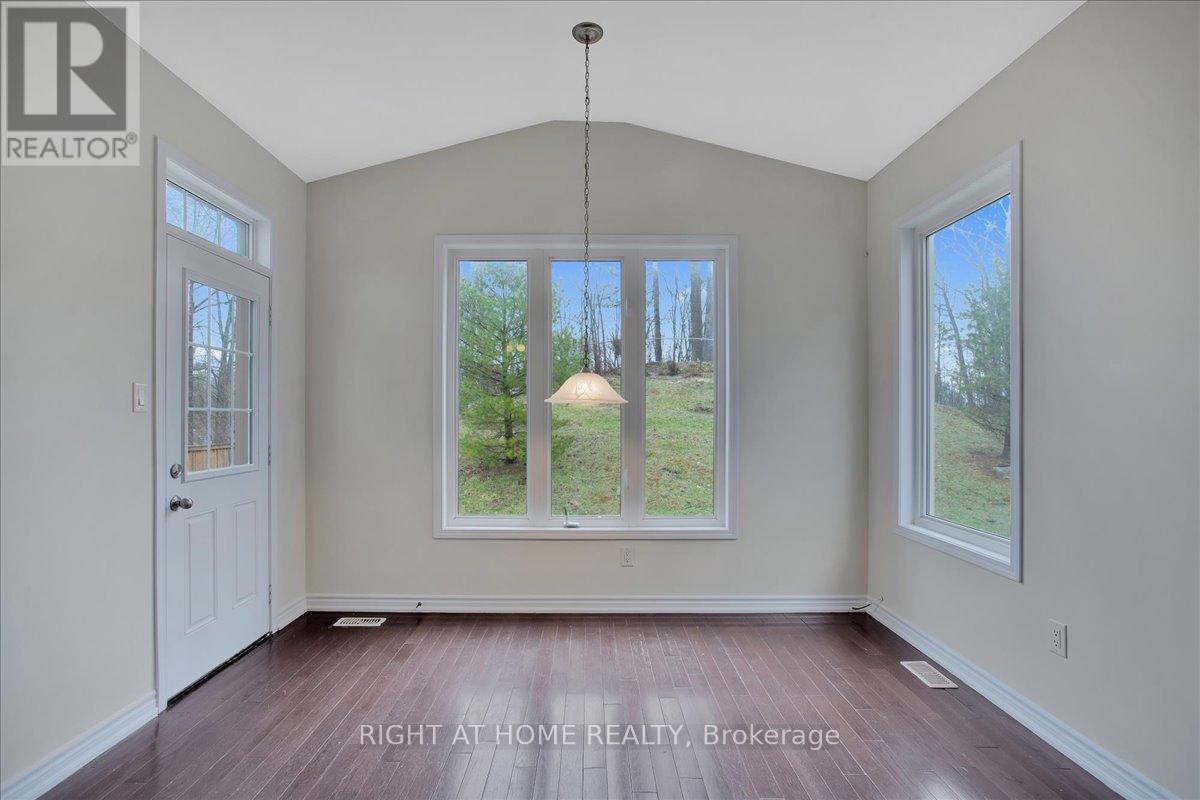 72 Christy Drive, Wasaga Beach, Ontario  L9Z 0E5 - Photo 17 - S12434700
