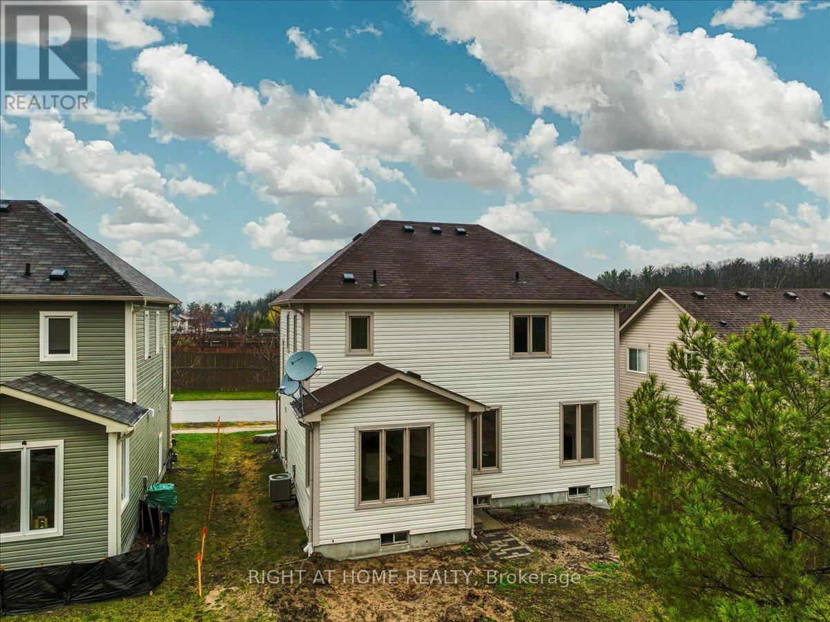 72 Christy Drive, Wasaga Beach, Ontario  L9Z 0E5 - Photo 44 - S12434700