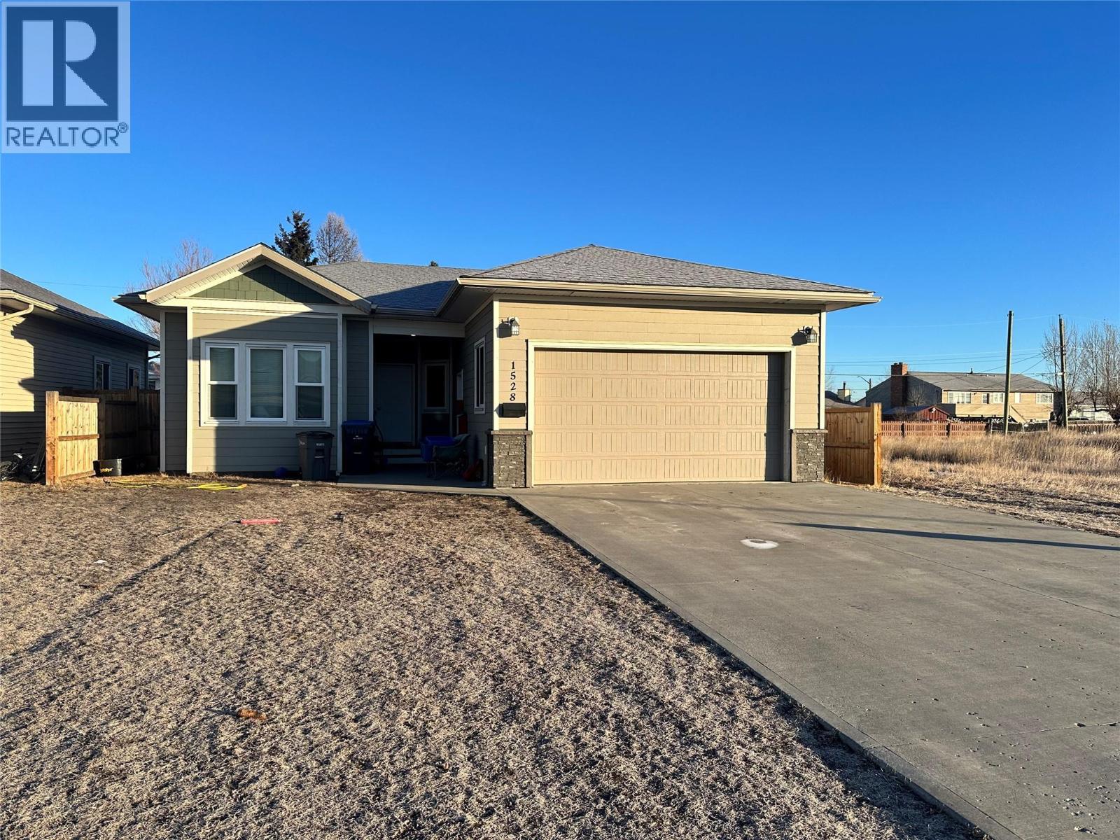 1528 117 Avenue, dawson creek, British Columbia