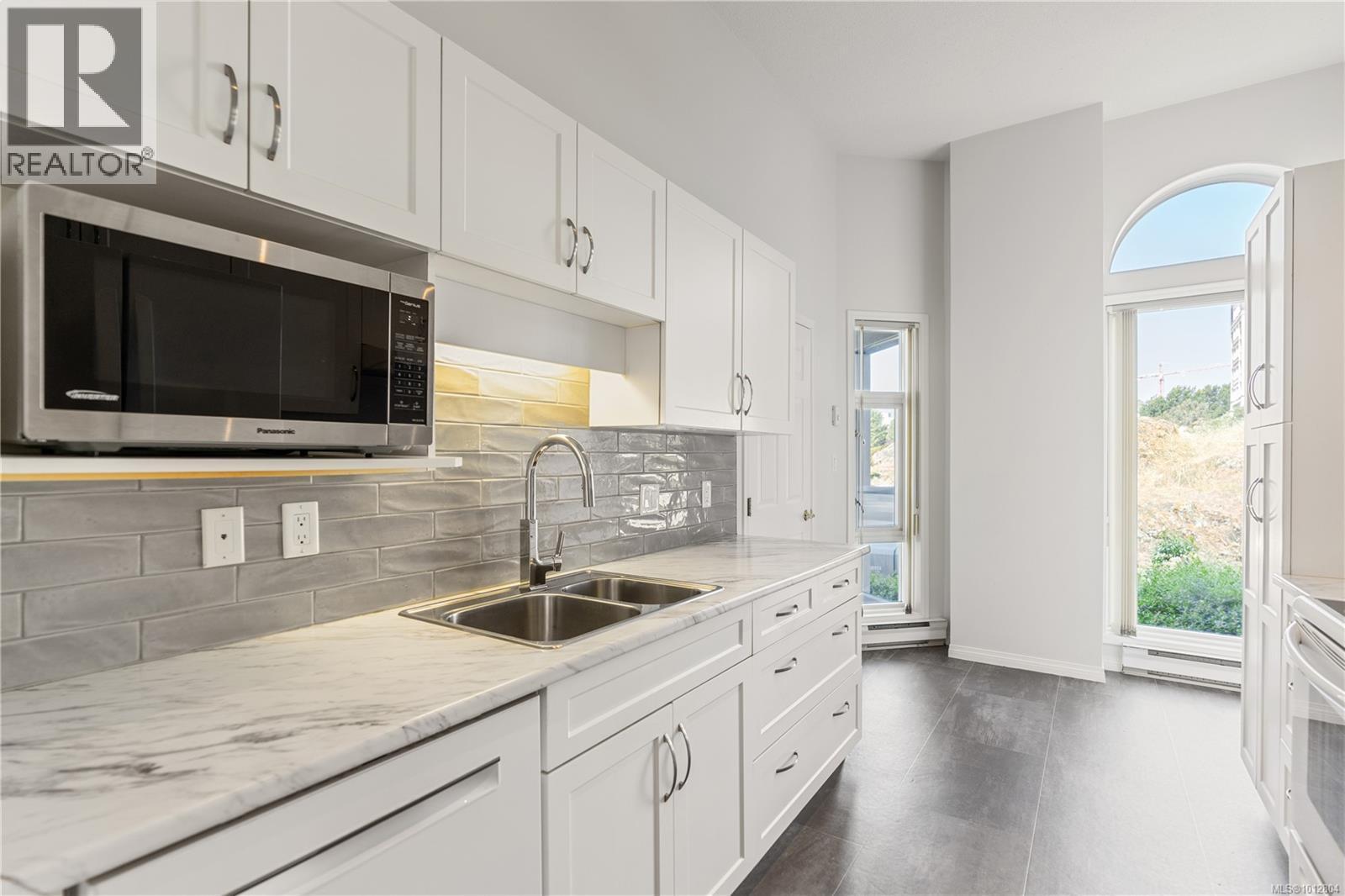 104 11 Cooperage Pl, Victoria, British Columbia  V9A 7J9 - Photo 16 - 1012804