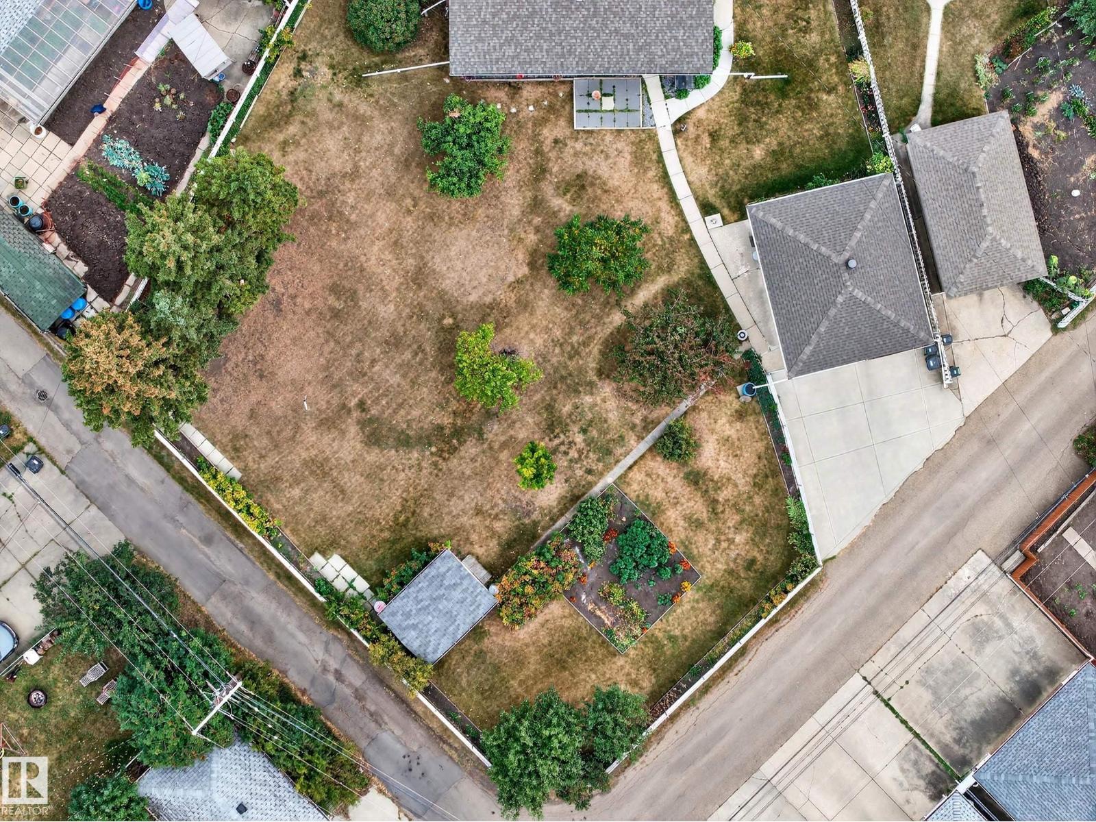 10527 133 Av Nw, Edmonton, Alberta  T5E 1E2 - Photo 1 - E4460089