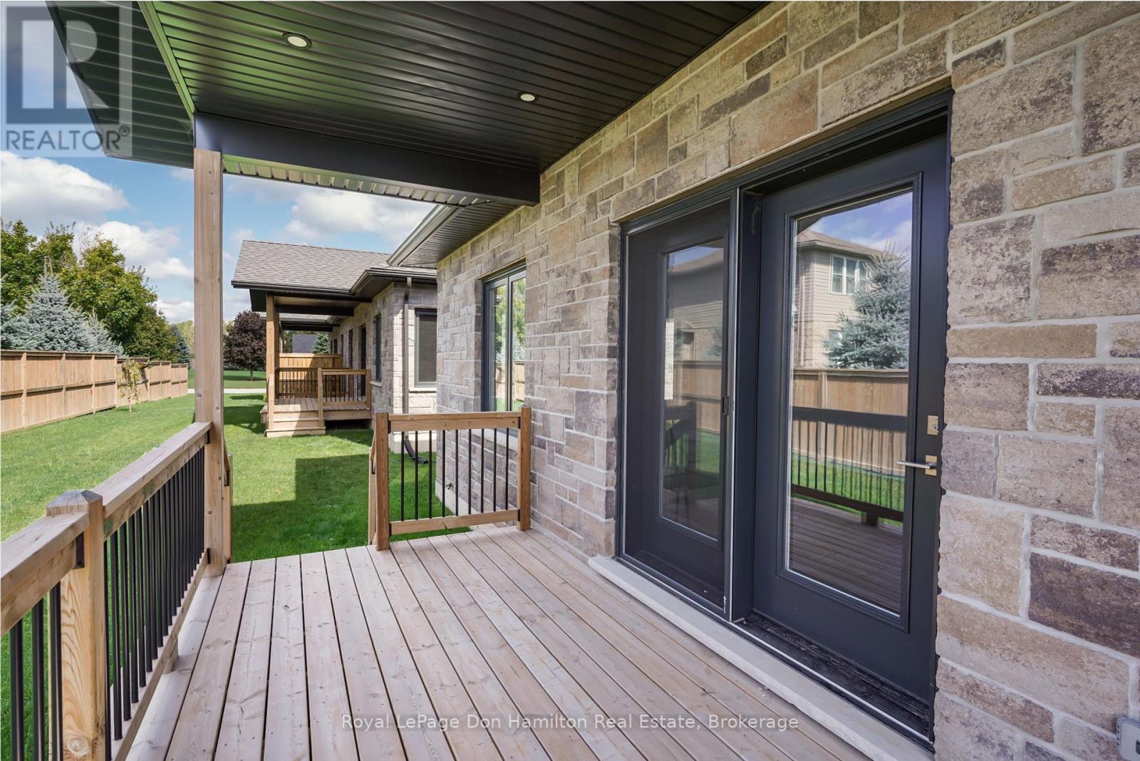 274 Queen Street S, North Perth, Ontario  N0G 1B0 - Photo 29 - X12431655