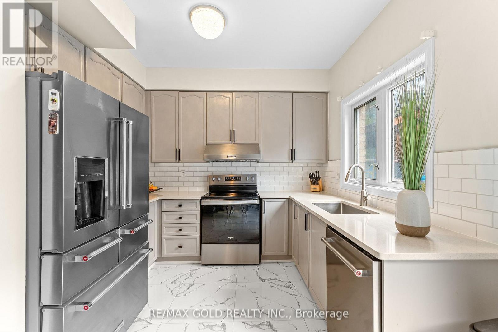 6 - 61 Nelson Street W, Brampton, Ontario  L6X 1C4 - Photo 23 - W12434654