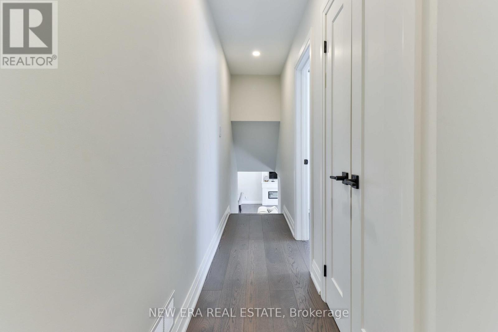 1481 Chasehurst Drive, Mississauga, Ontario  L5J 3A8 - Photo 14 - W12434672