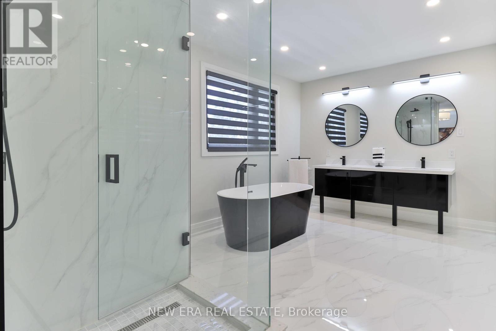 1481 Chasehurst Drive, Mississauga, Ontario  L5J 3A8 - Photo 18 - W12434672