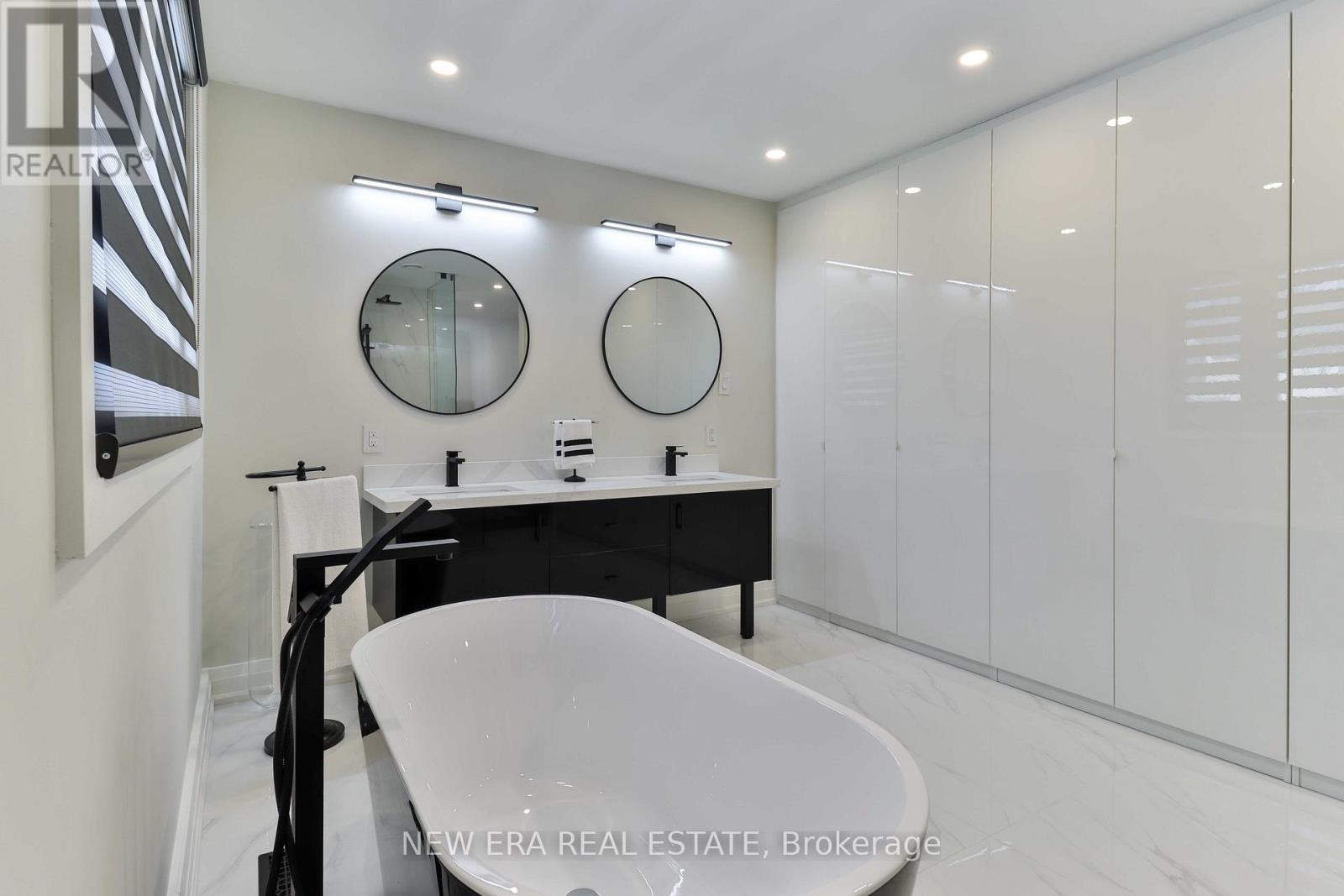 1481 Chasehurst Drive, Mississauga, Ontario  L5J 3A8 - Photo 20 - W12434672