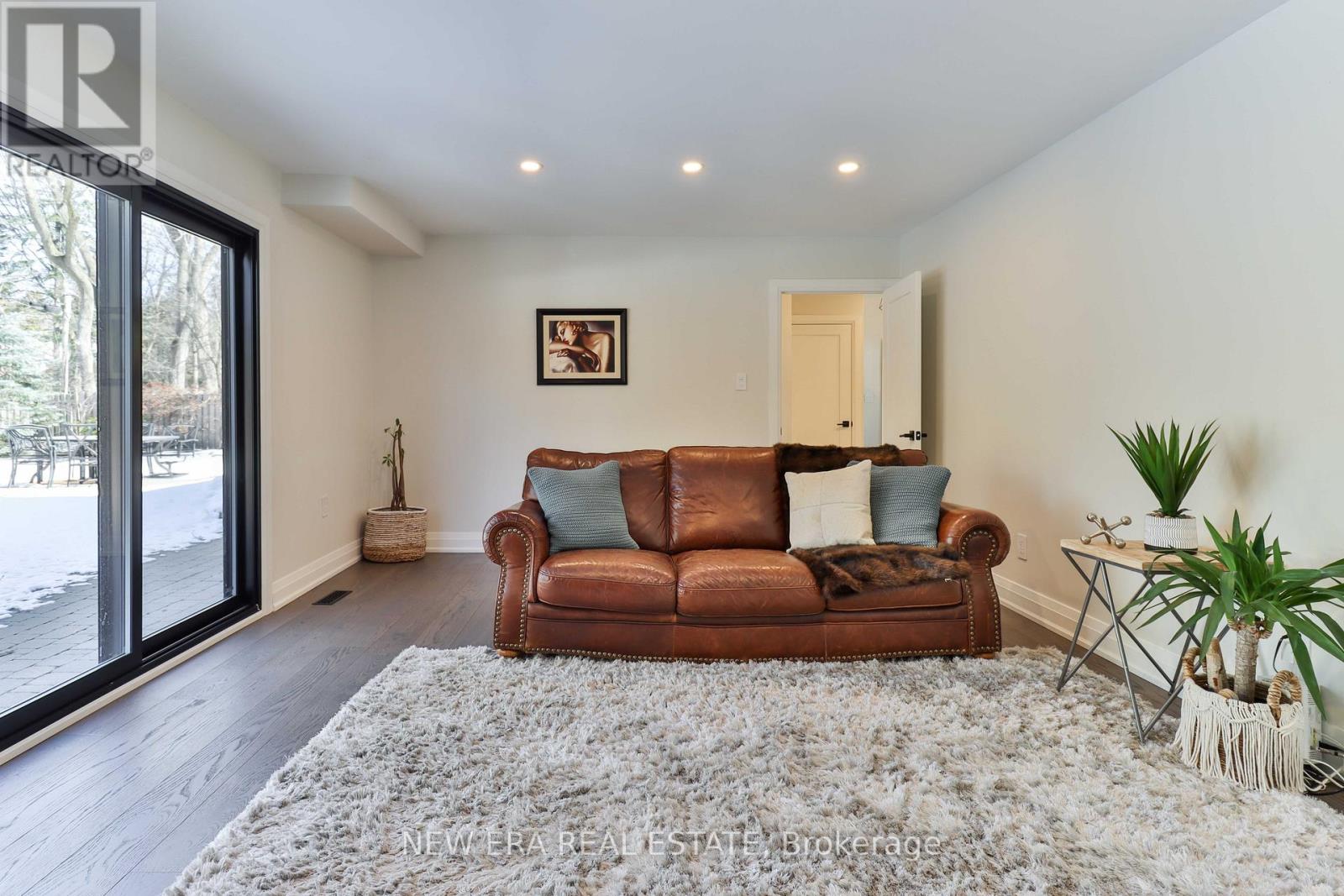 1481 Chasehurst Drive, Mississauga, Ontario  L5J 3A8 - Photo 25 - W12434672