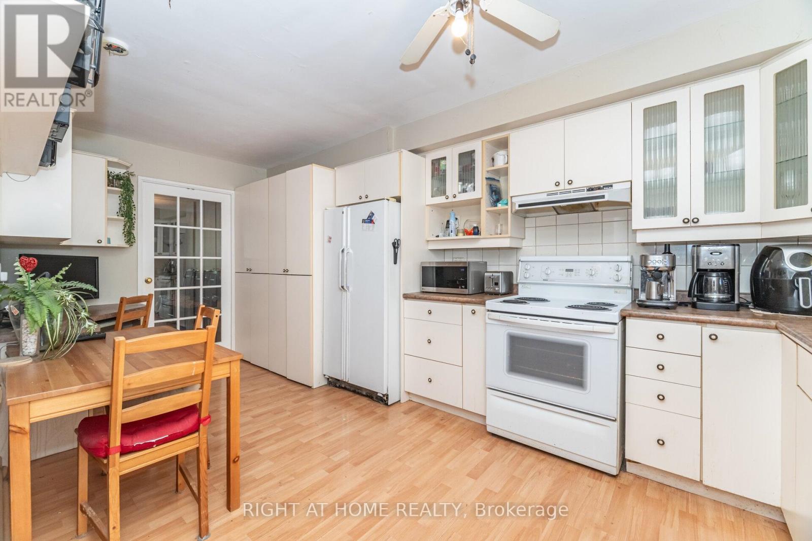 13 - 1250 Mississauga Valley Boulevard W, Mississauga, Ontario  L5A 3R6 - Photo 18 - W12434678